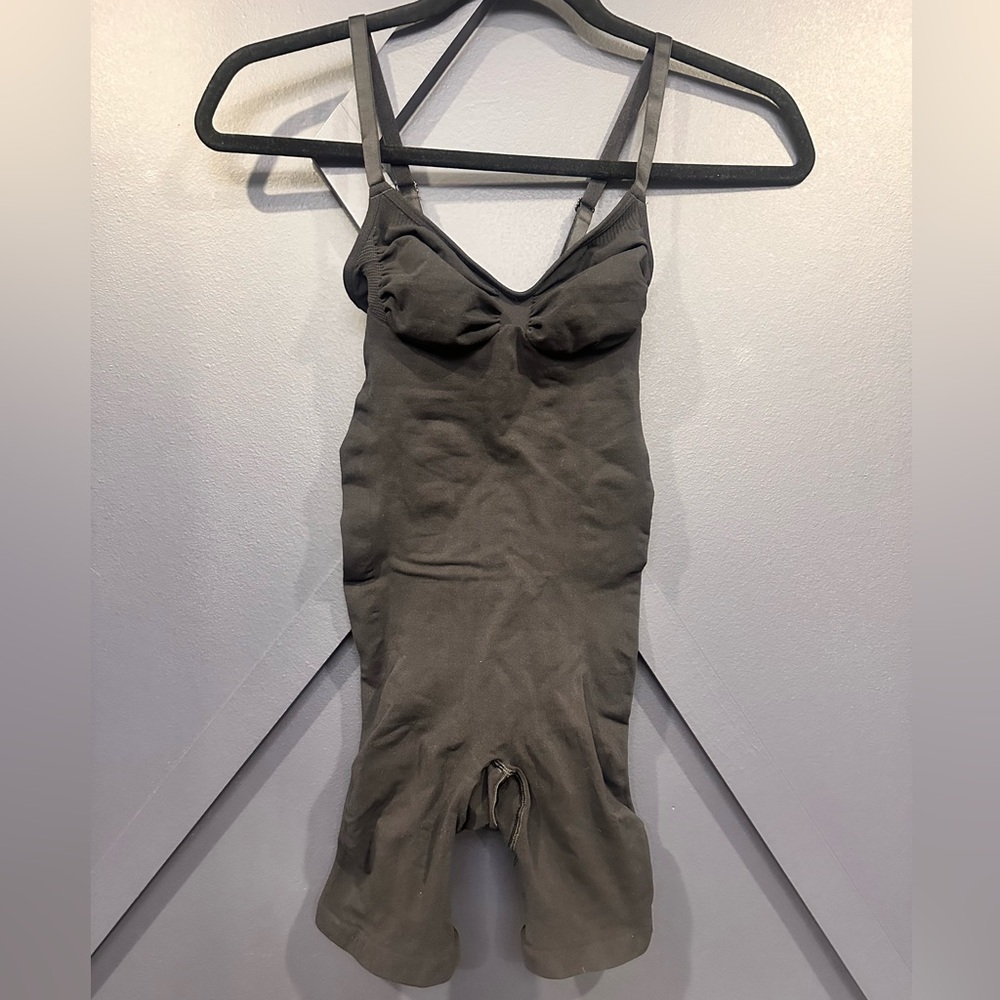 SKIMS-Medium Black Sleeveless Bodysuit, NWOT